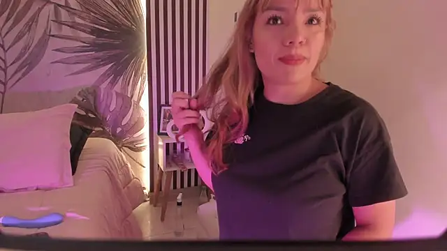 Samaantha-White online show from April 8, 11:44 am