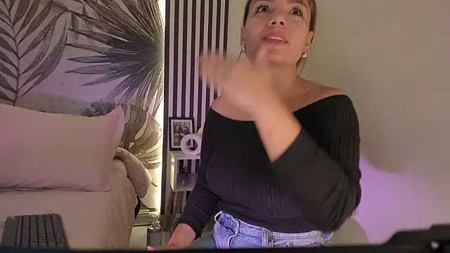 Samaantha-White online show from March 5, 11:29 am