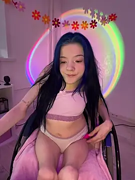 MiniSophiaa online show from April 8, 7:54 am