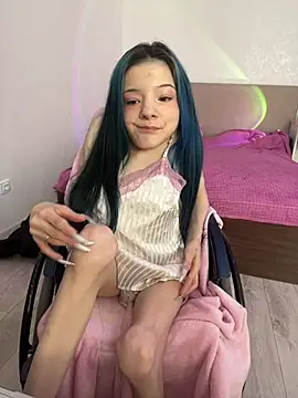 MiniSophiaa online show from March 29, 8:16 am