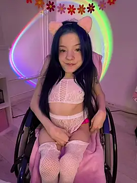 MiniSophiaa online show from April 6, 8:15 am