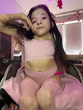 MiniSophiaa online show from March 23, 8:04 am