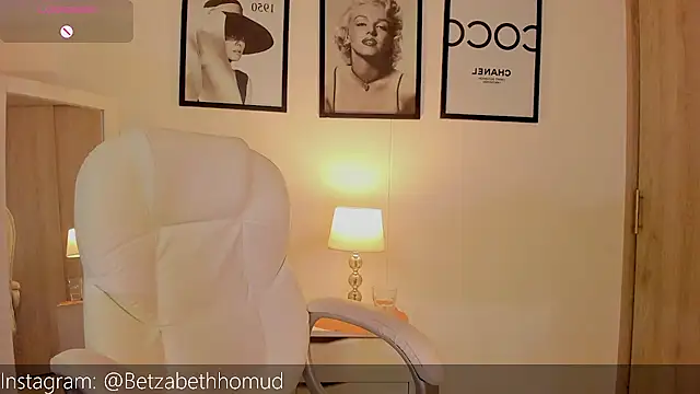 Snapshot of BetzabethHomud0 chatting on December 2, 1:53 am BetzabethHomud0 online show from December 2, 1:53 am