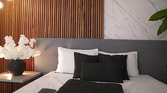 Amelia Rouse online show from November 11, 9:20 pm