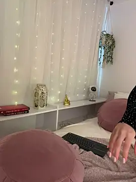 Amelia Rouse online show from June 26, 8:47 pm