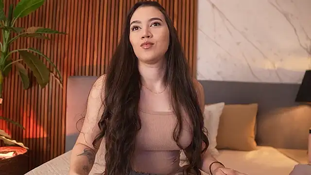 Amelia Rouse online show from October 14, 9:25 pm