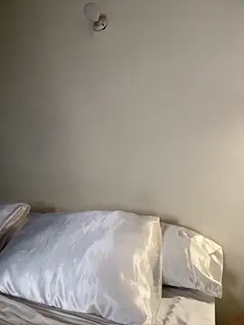 Amelia Rouse online show from October 18, 8:00 pm