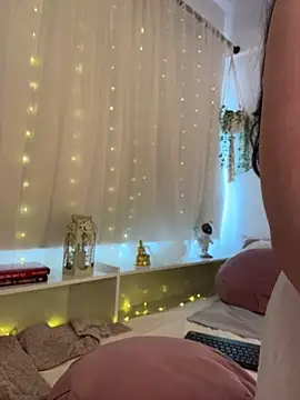 Amelia Rouse online show from July 1, 8:20 pm