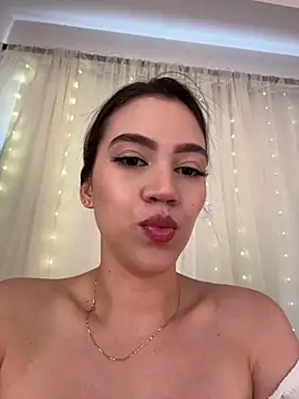 Snapshot of Amelia_Rouse chatting on May 25, 8:07 pm Amelia Rouse online show from May 25, 8:07 pm