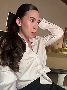 Amelia Rouse online show from December 17, 9:31 pm