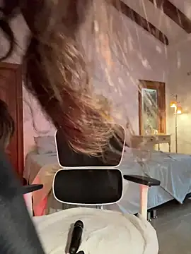 Amelia Rouse online show from February 20, 9:06 pm