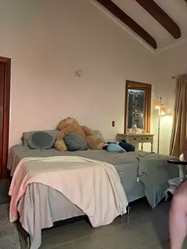 Amelia Rouse online show from February 24, 9:37 pm