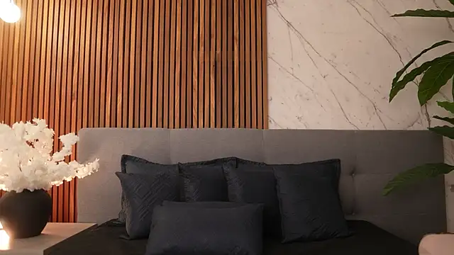 Amelia Rouse online show from December 3, 8:08 pm