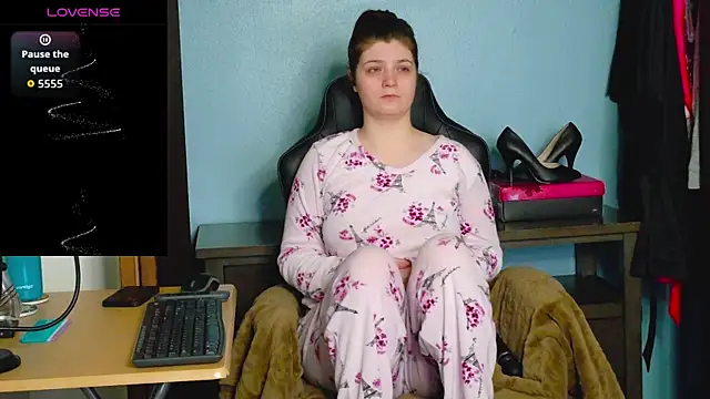 TreeJeanne online show from December 1, 2:45 am