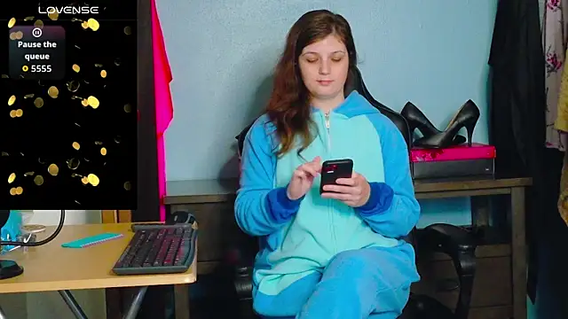 TreeJeanne online show from November 1, 3:13 am