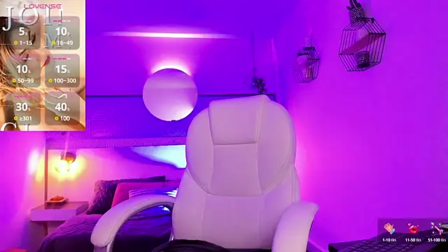 Snapshot of Melanie_silver_ chatting on March 8, 10:24 pm Melanie silver online show from March 8, 10:24 pm
