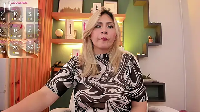 Snapshot of Melanie_silver_ chatting on March 11, 9:48 pm Melanie silver online show from March 11, 9:48 pm