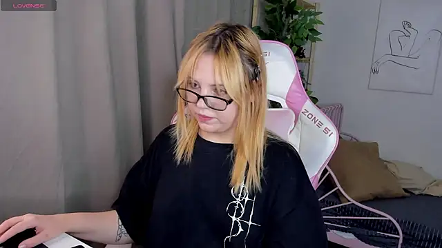 Stacy Luv online show from October 20, 1:18 am