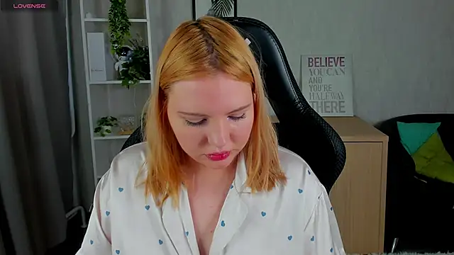 Stacy Luv online show from February 11, 9:20 am