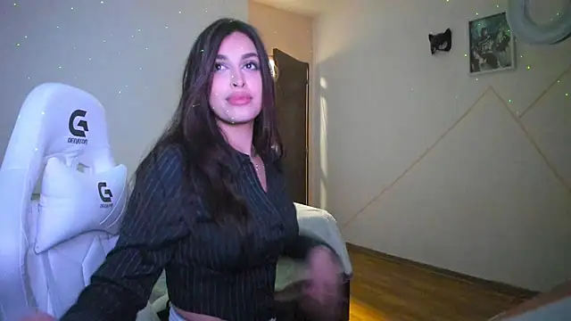 Snapshot of EvaWhisper chatting on December 7, 8:55 pm EvaWhisper online show from December 7, 8:55 pm