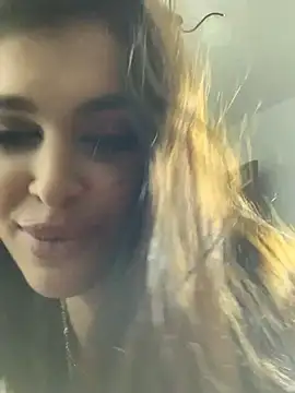 Snapshot of EvaWhisper chatting on December 7, 12:51 pm EvaWhisper online show from December 7, 12:51 pm