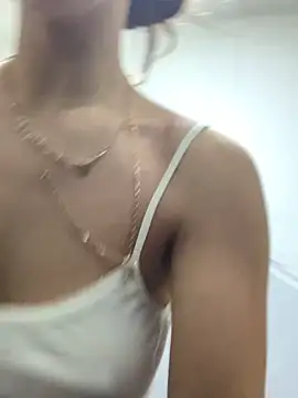 Snapshot of EvaWhisper chatting on February 14, 3:26 pm EvaWhisper online show from February 14, 3:26 pm