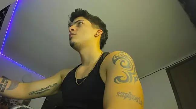 Snapshot of charlie_hotxxx chatting on March 13, 2:49 am charlie hotxxx online show from March 13, 2:49 am