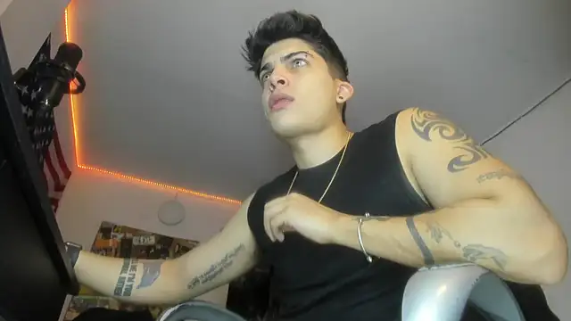 Snapshot of charlie_hotxxx chatting on October 8, 3:41 am charlie hotxxx online show from October 8, 3:41 am
