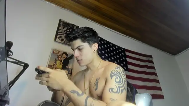 Snapshot of charlie_hotxxx chatting on February 2, 3:05 am charlie hotxxx online show from February 2, 3:05 am