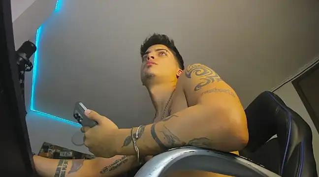 Snapshot of charlie_hotxxx chatting on February 13, 3:50 am charlie hotxxx online show from February 13, 3:50 am