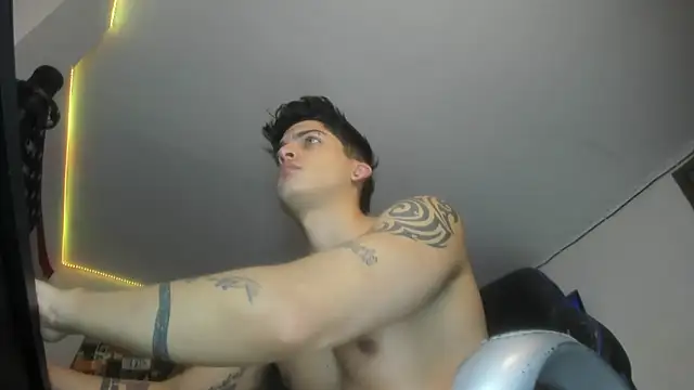 Snapshot of charlie_hotxxx chatting on October 12, 2:57 am charlie hotxxx online show from October 12, 2:57 am