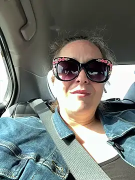 sylviahhh online show from May 17, 1:00 pm