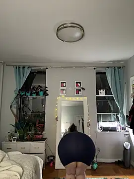sylviahhh online show from April 15, 12:49 am