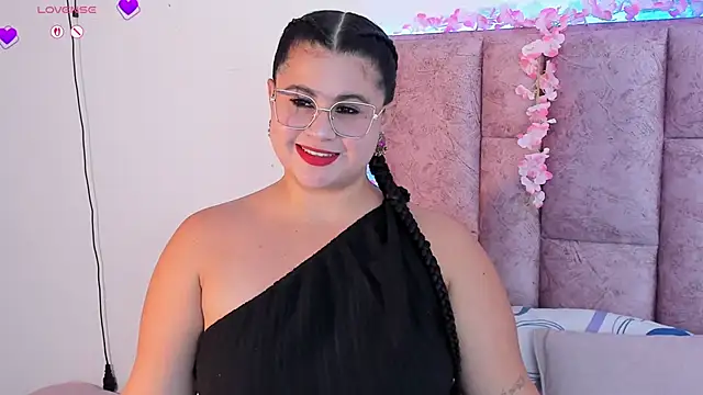 miahkumar online show from May 23, 7:02 pm