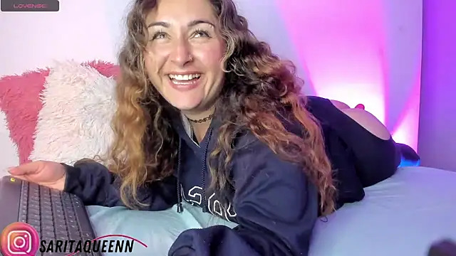 Snapshot of saara_queen_ chatting on March 22, 3:52 am saara queen online show from March 22, 3:52 am