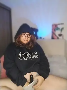 saara queen  online show from April 4, 2:51 am