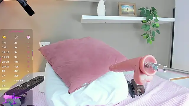 ashley nicoll online show from December 3, 7:13 pm