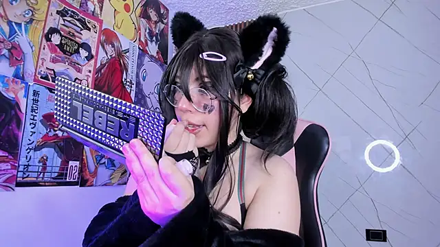 Snapshot of Purplee_Baby chatting on February 12, 9:54 pm Purplee Baby online show from February 12, 9:54 pm