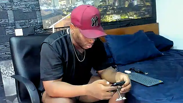 Snapshot of thomas_santtos1 chatting on March 11, 2:42 am thomas santtos1 online show from March 11, 2:42 am