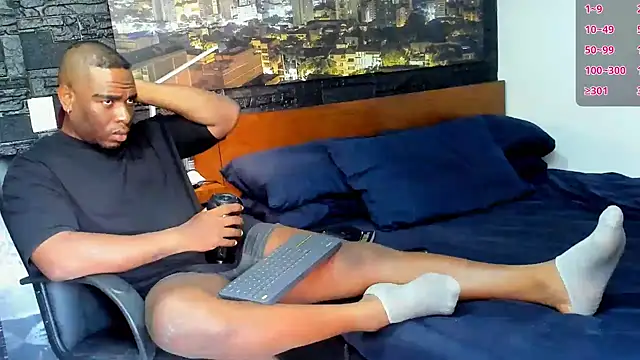Snapshot of thomas_santtos1 chatting on February 27, 12:45 pm thomas santtos1 online show from February 27, 12:45 pm