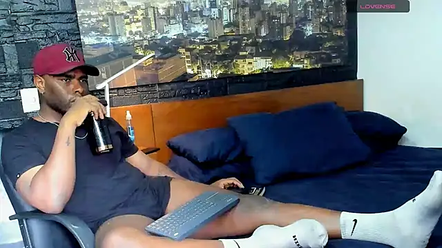 Snapshot of thomas_santtos1 chatting on February 25, 9:04 pm thomas santtos1 online show from February 25, 9:04 pm