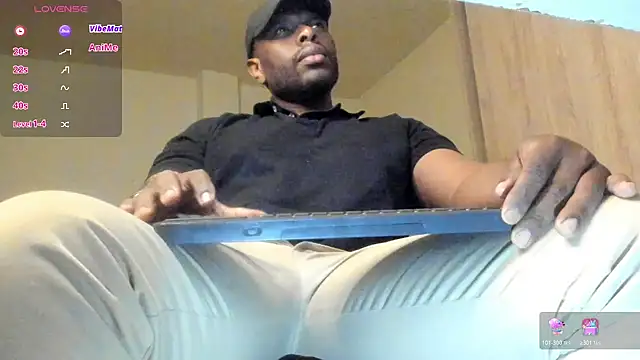 Snapshot of thomas_santtos1 chatting on July 4, 11:20 pm thomas santtos1 online show from July 4, 11:20 pm