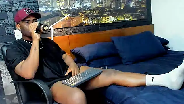Snapshot of thomas_santtos1 chatting on March 11, 11:47 pm thomas santtos1 online show from March 11, 11:47 pm