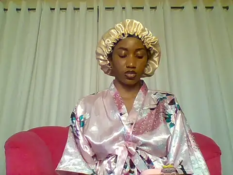 Queeen model online show from October 6, 9:15 pm