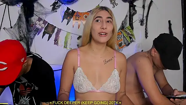 Snapshot of Threesome-no-mercy chatting on November 5, 7:28 pm Threesome-no-mercy online show from November 5, 7:28 pm