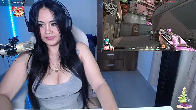 Snapshot of Sunny_Gamer7 chatting on December 7, 4:37 am Sunny Gamer7 online show from December 7, 4:37 am