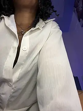 Snapshot of Cherrytowild chatting on December 21, 8:27 am Cherrytowild online show from December 21, 8:27 am