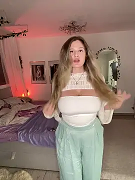 Snapshot of Busty-Ellie chatting on March 6, 1:50 pm Busty-Ellie online show from March 6, 1:50 pm