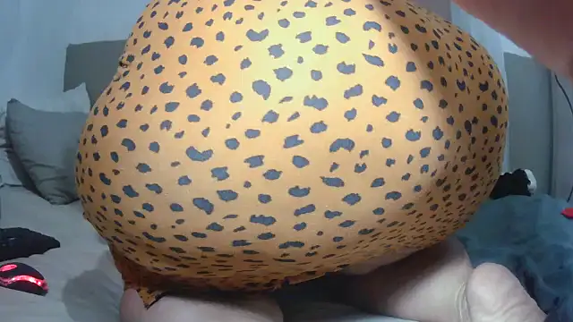 BustyThickyAss online show from October 1, 5:50 pm