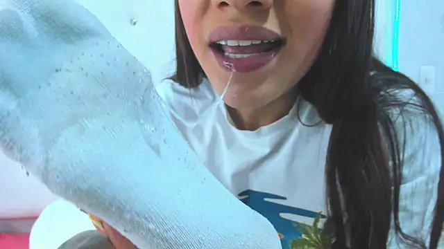 Little Jenni online show from July 10, 1:33 pm